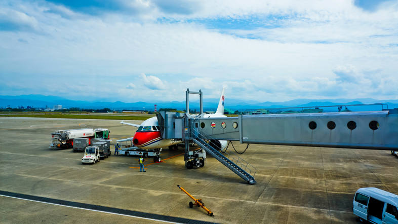 avión en el aeropuerto