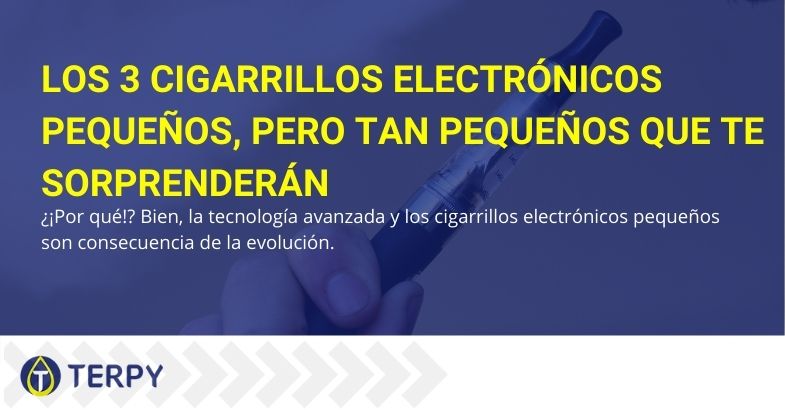 Tres pequeños cigarrillos electrónicos