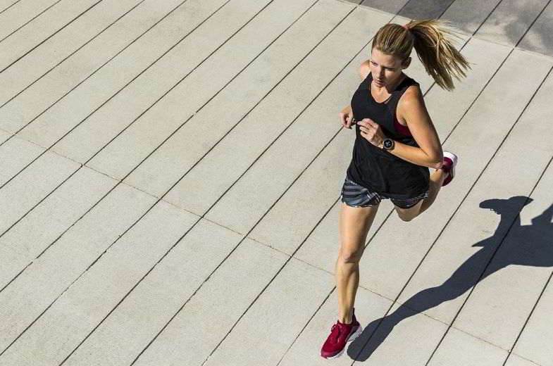 Cigarrillos electrónicos y deportes: mejorar el rendimiento de una niña.