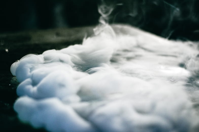 Nube de vapor emitida por un cigarrillo electrónico | Terpy 